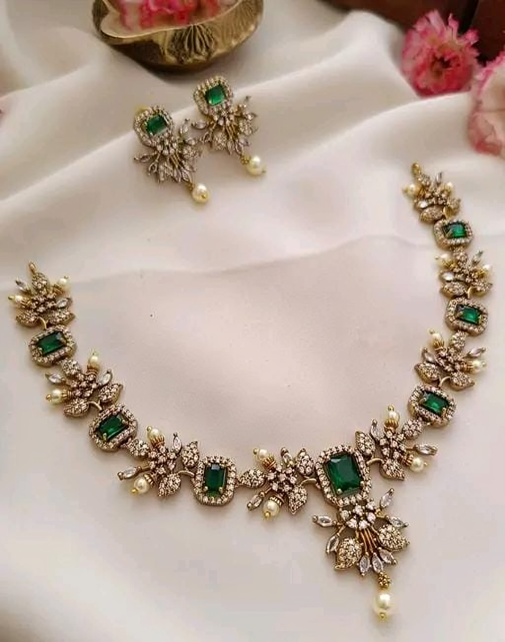 Royal Gemstone Pearl Necklace  Set